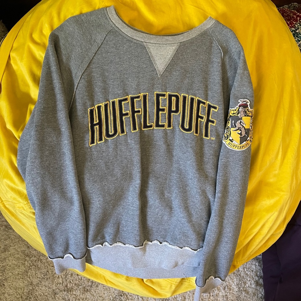 Embroidered Harry Potter Hufflepuff Sweater M